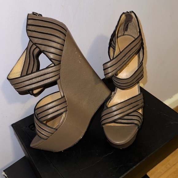 LAMB heels - Picture 3 of 3